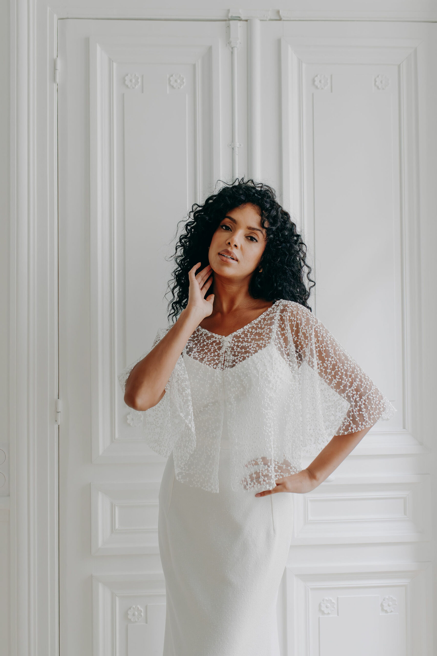 Cape courte en tulle brodé Charline Loisel